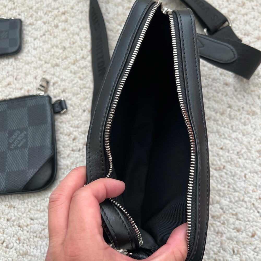 Louis Vuitton Trio Messenger bag in Damier Graphite canvas. - Picture 5 of 9